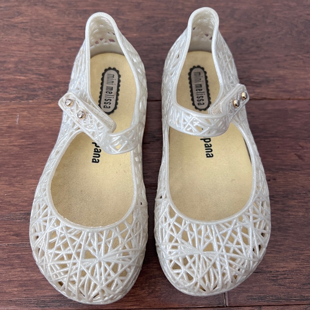 mini Melissa - good used condition - size 8